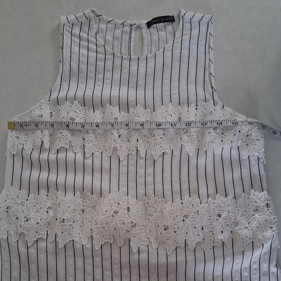 Suzy Shier/ Striped Lace Detail Sleeveless Top/ Size US M - Picture 9 of 9